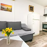 Veza Apartment *